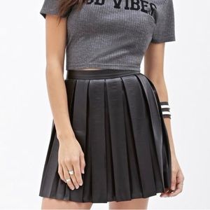 Forever 21 Faux Leather Pleated Skirt Size Small